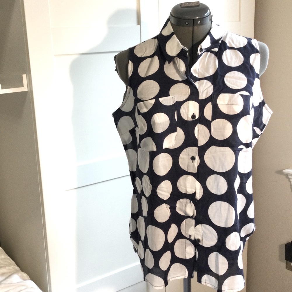 Sleeveless Polka dot top